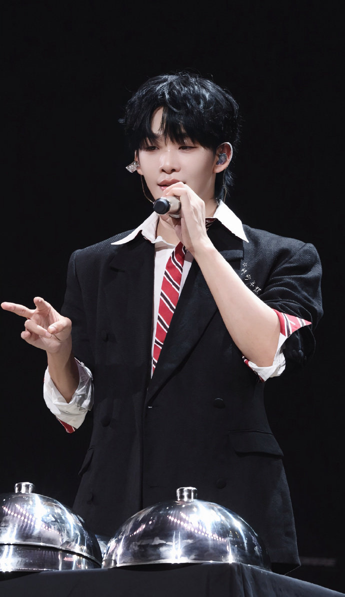 王赫野姚琛演我和闺蜜拌嘴 被他俩的互动狠狠代入！王赫野和姚琛拌嘴全程高能，谁也不