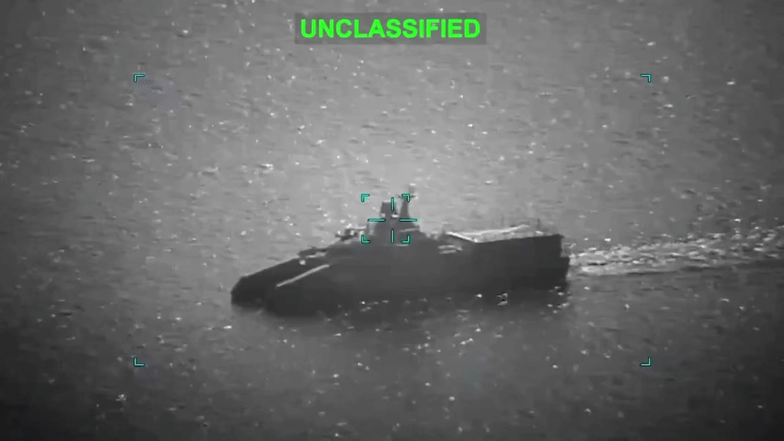 美军击中伊朗海军苏莱曼尼级双体护卫舰画面伊朗总统强调尊重邻国主权伊朗总统发帖表态