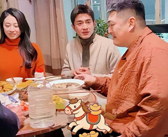 赵本山儿子请林更新！一桶散酒配糖拌西红柿，星二代饭局颠覆认知