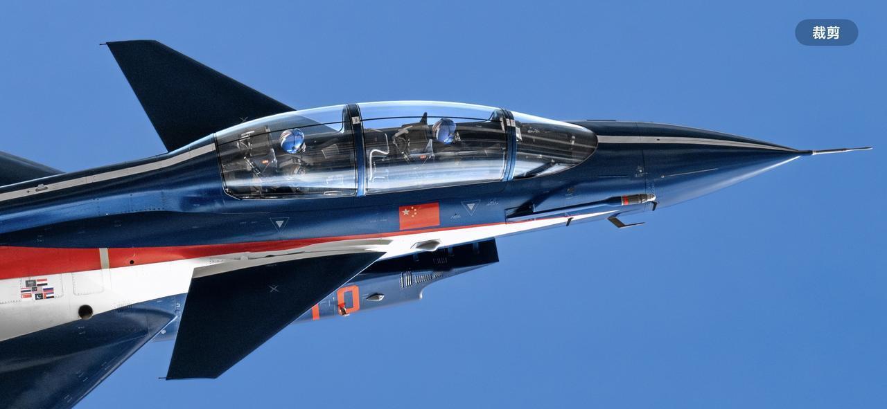 今年长春航展中，八一飞行表演队相较以往，飞得非常好，为其鼓掌喝彩👏
超高清10