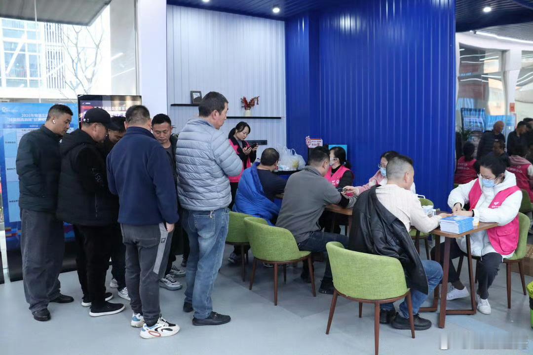宁波北仑为3万集卡司机打造24小时暖心驿站 扎根宁波舟山港核心港区，北仑全域布设