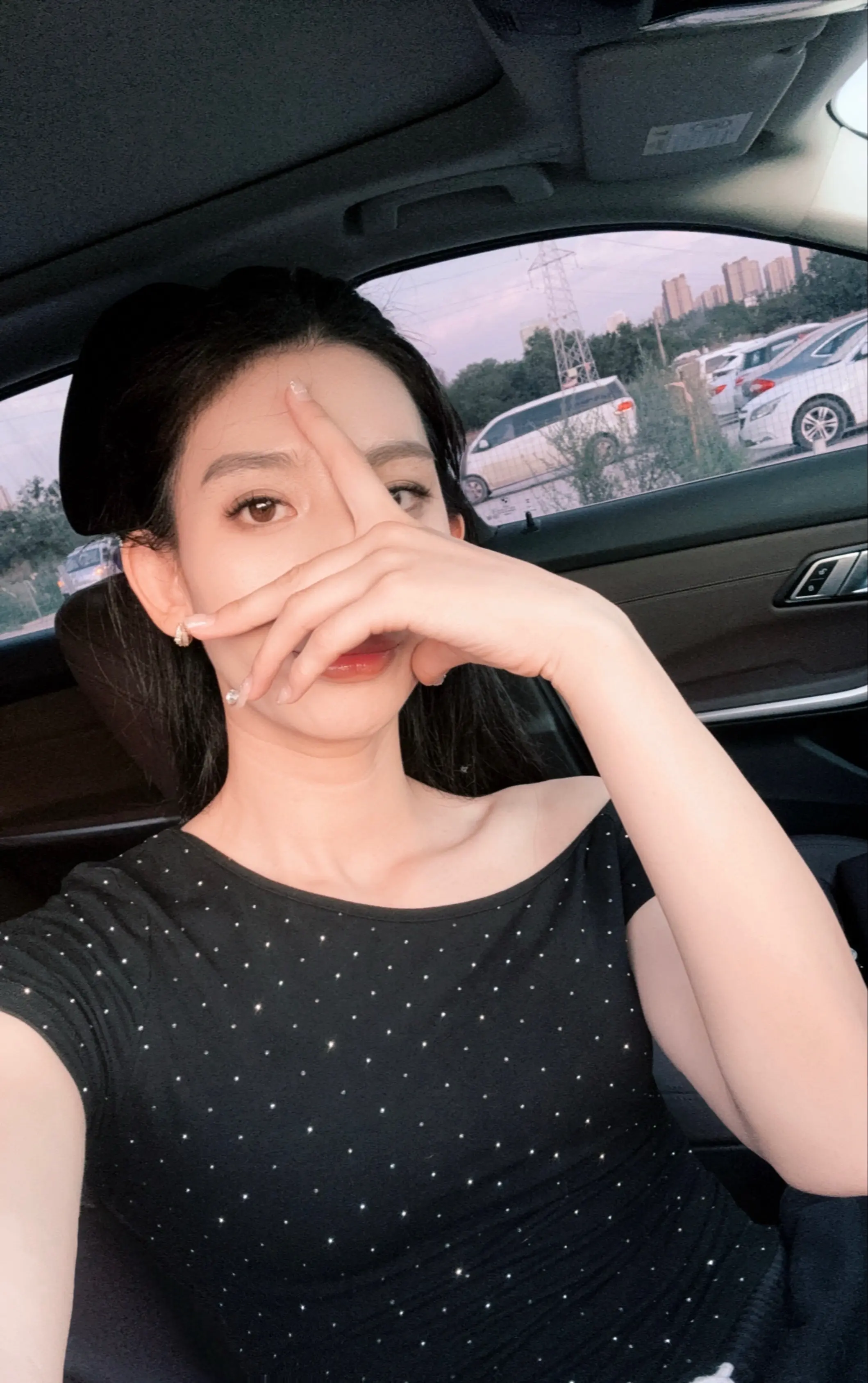人过得好的时候 就会原谅很多事 自己内心有了力量 就懒得跟外界较劲