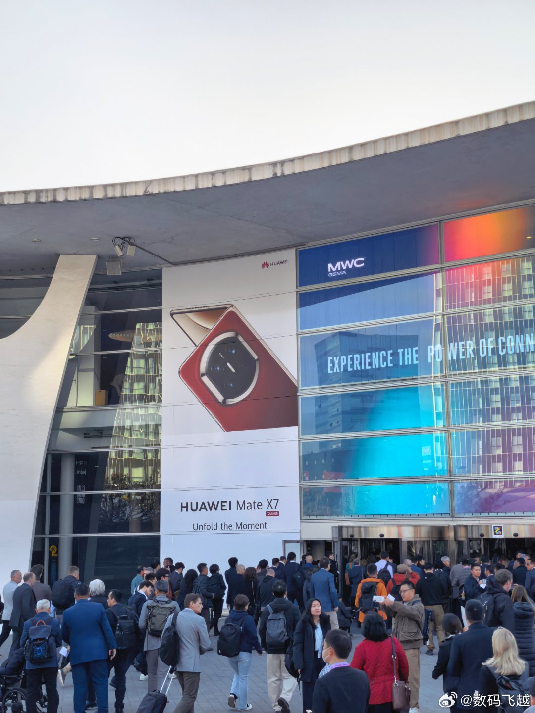 mwc2026过安检后就看到华为Mate X7海报，真的排面拉满了，今天看我全场