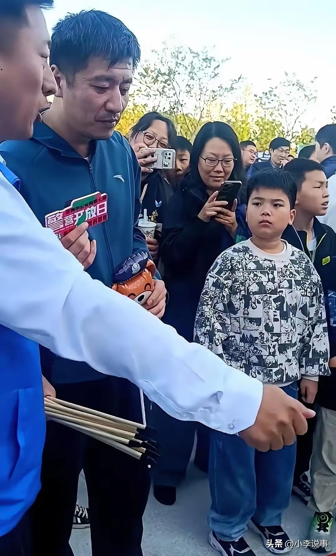 张雪峰碰上最难心结！
差生想退学真的没出路吗？
 
现在多少高三孩子，
明明天天