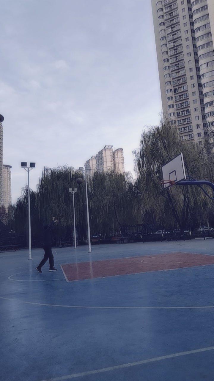 7：2：7，30个罚球线位置投进16个。100个三分球投进25个。 