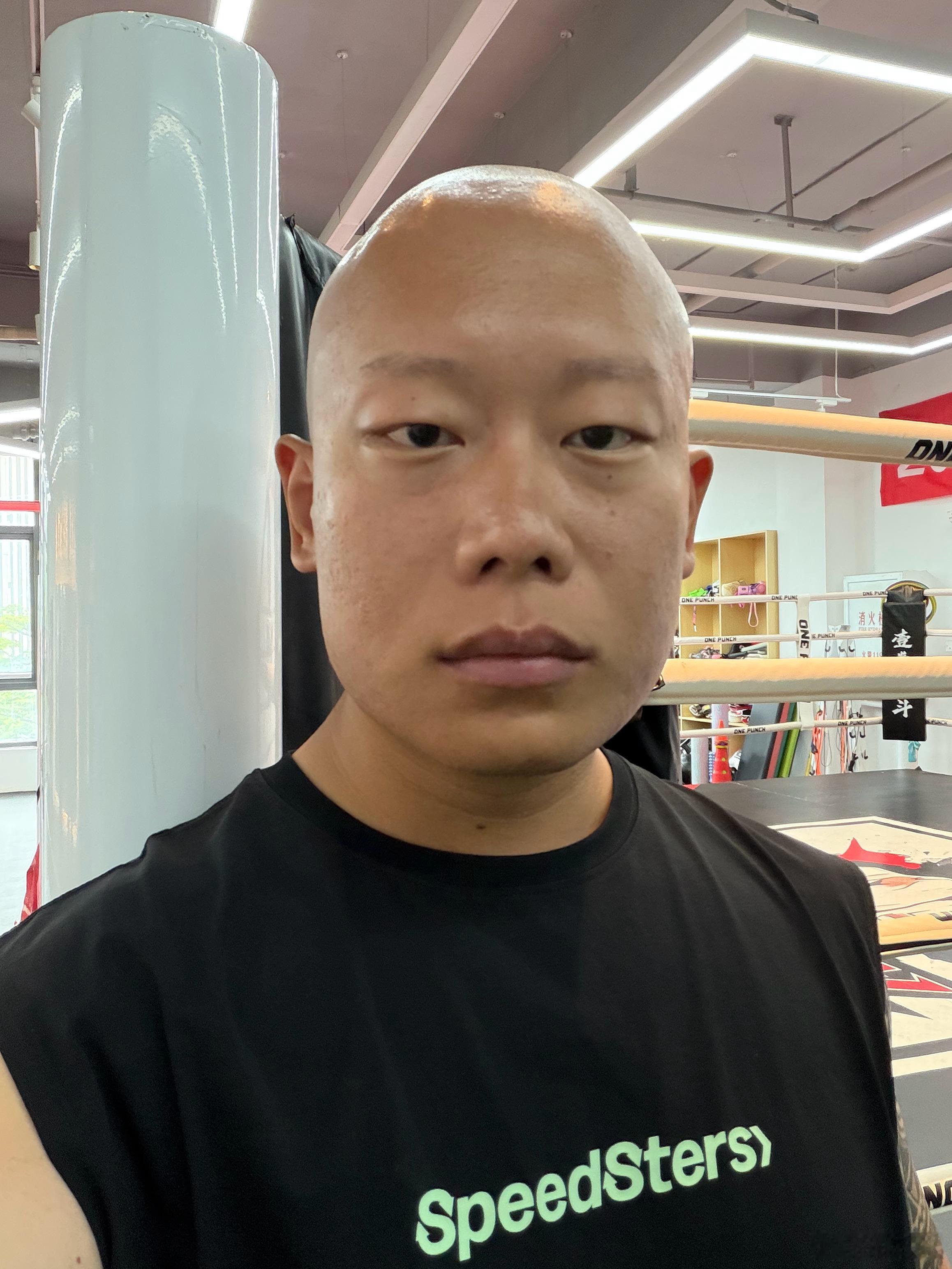 我已参透自媒体终极秘诀，就是多发自拍。无论美丑，天天发，饱和式发，大家天天看这张