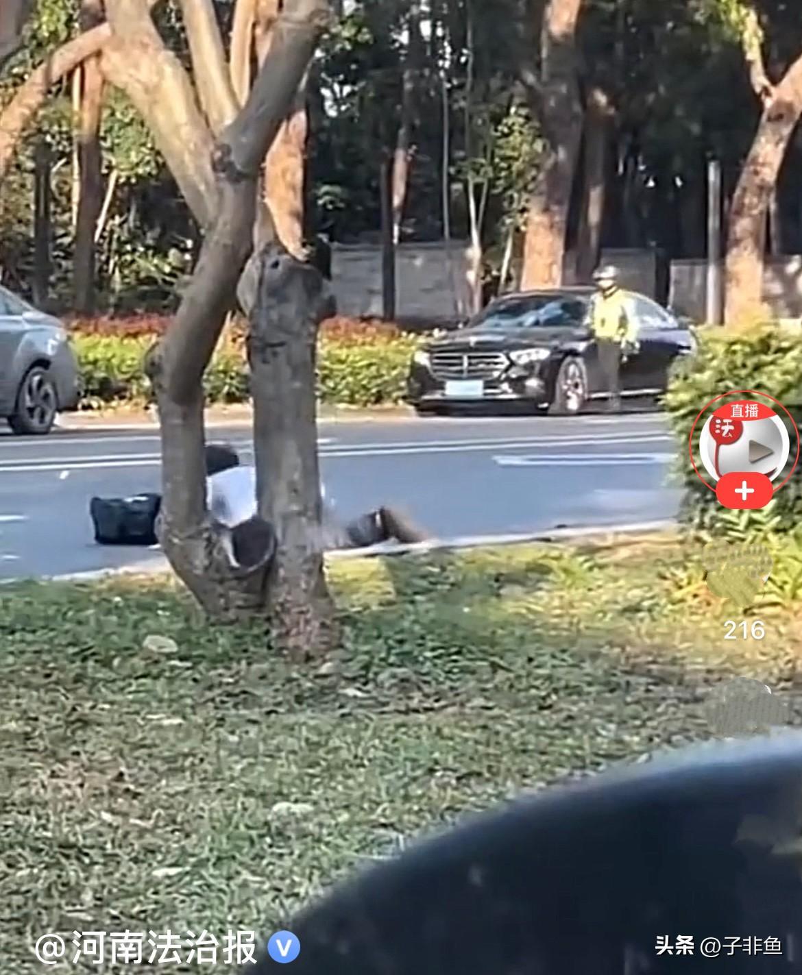 近日，广东深圳一男子明知道违章，但还是抱着侥幸的心理，还是把车停在了路边，可就这