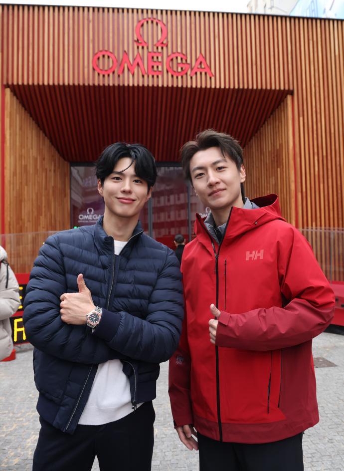 朴宝剑王青意大利合影 朴宝剑王青意大利米兰合影有，妈呀这两位是咋认识的？ 