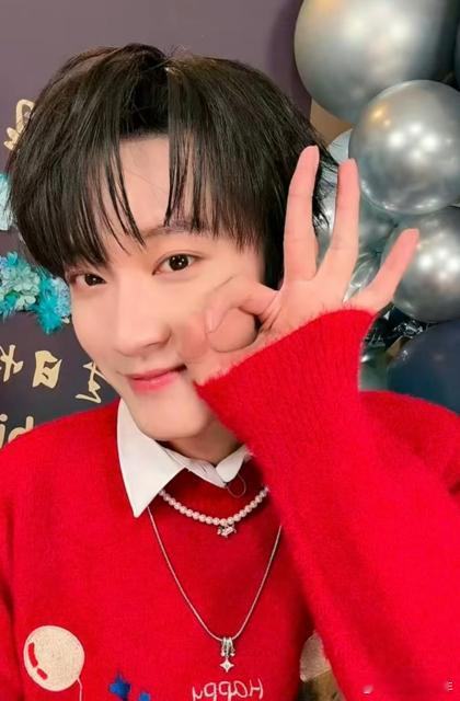 曹恩齐的21连拍简直刷新了我的拍照标准，特别是那组小狗耳朵七连拍，居然能把小狗的