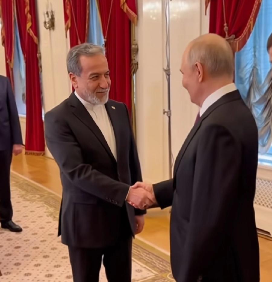 普京会见伊朗外长代表团，3个细节:
1、在圣彼得堡，不是莫斯科，普京特意赶过去，