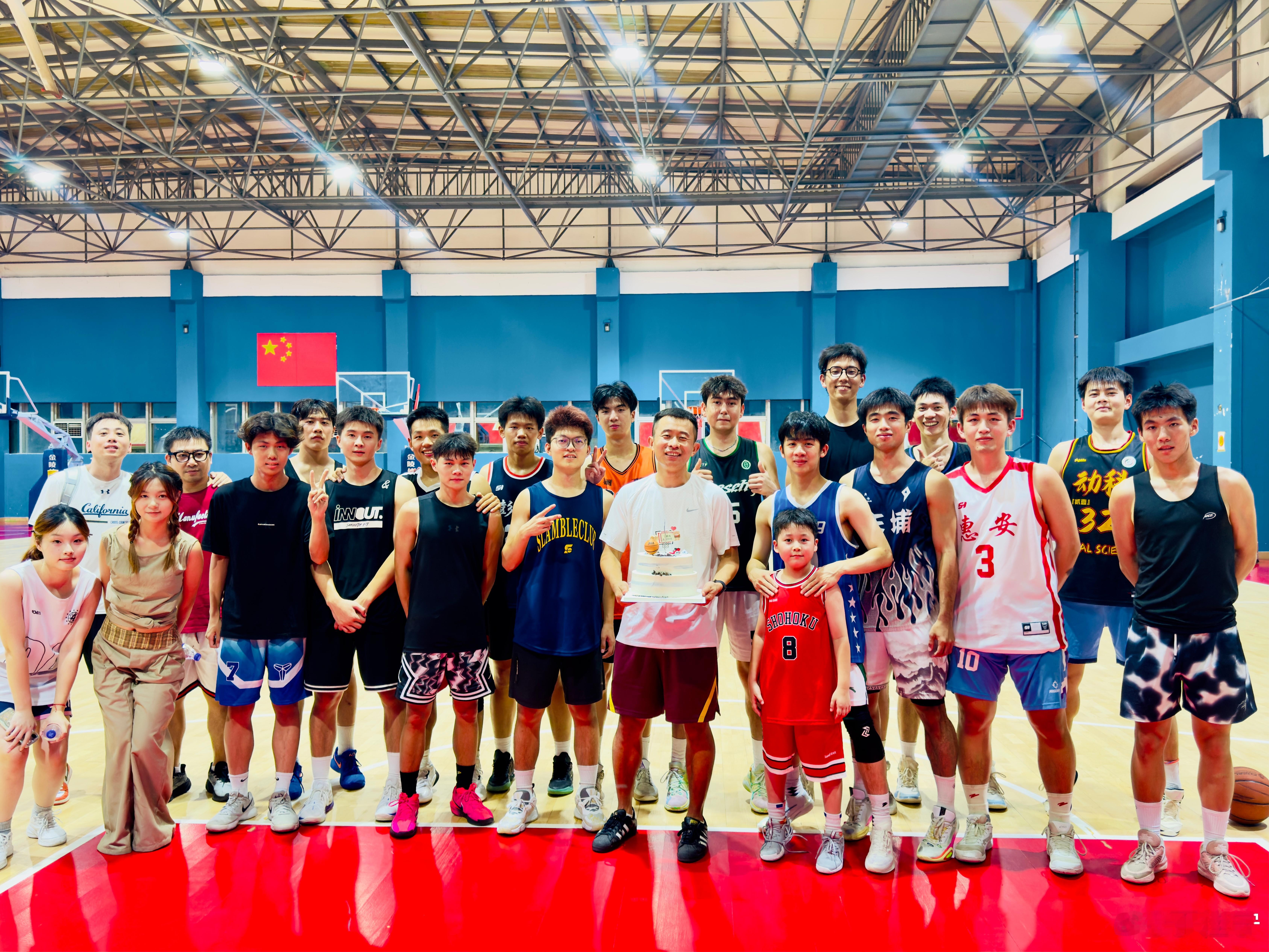 又老一岁…又有新的队员…谢谢大家继续努力[加油][加油]为农大赢得更多荣誉  ​