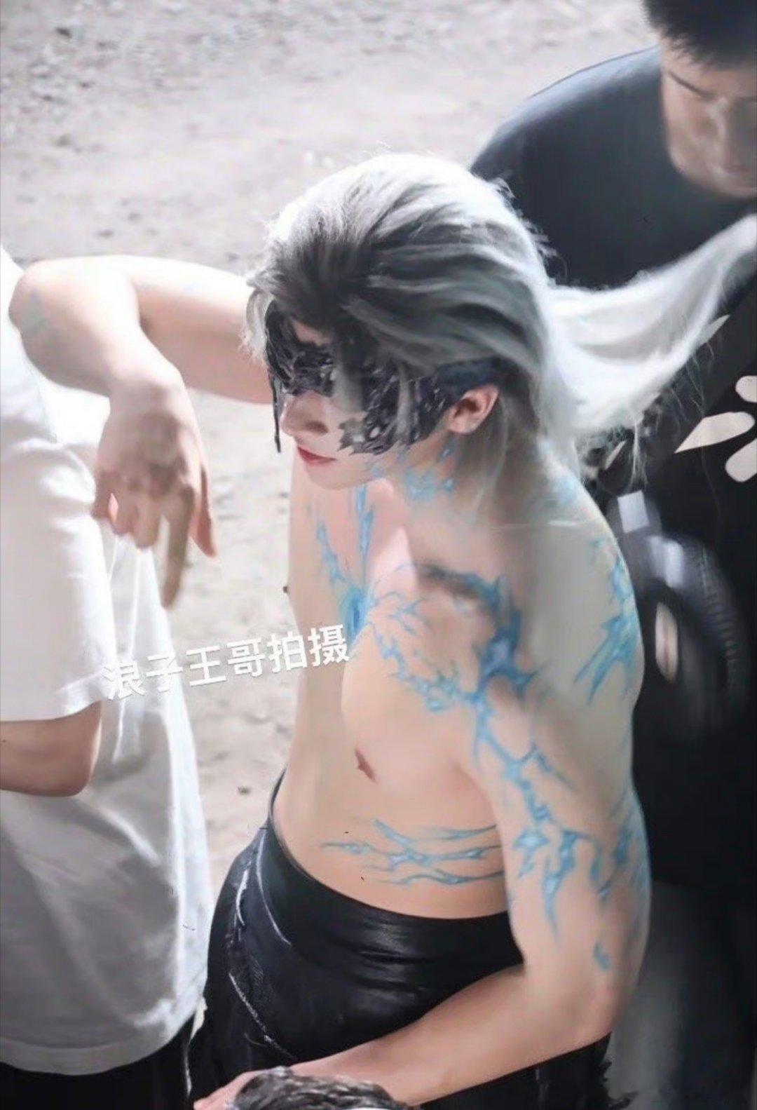 丞磊这部剧真的是不露脸都赢麻了啊[求关注][求关注][求关注]内娱一些明星羡慕吧