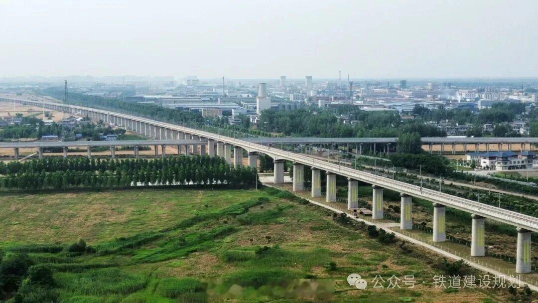高铁头条【预计10月开通！淮蚌高铁启动静态验收】中国铁路上海局6月15日消息：近
