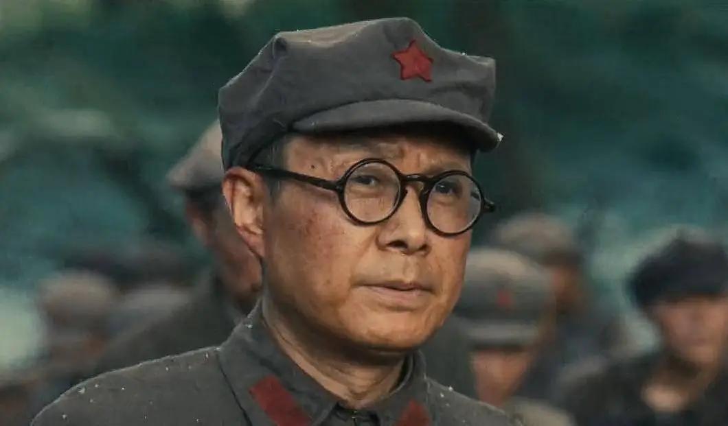 继续追剧《伟大的长征》。

感觉郭广平饰演的刘伯承元帅神形兼备，聪明睿智。在低谷