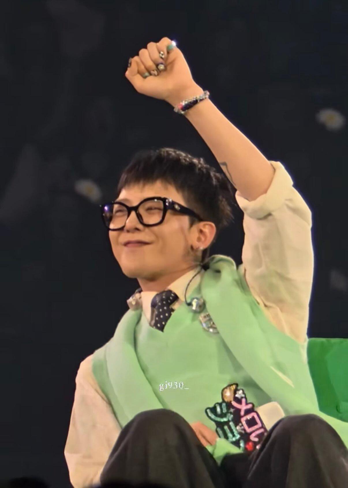 被点到名字举手的可爱鬼cr.水印 