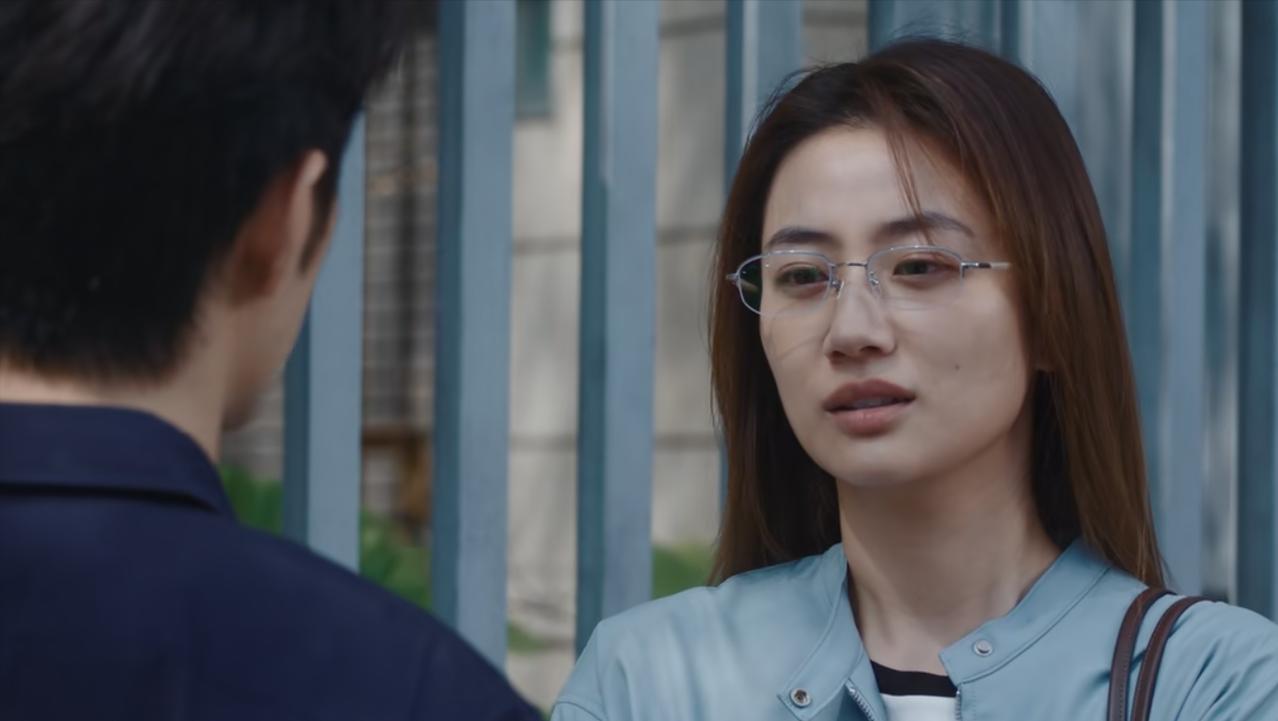《小城良方》里肖战的前女友和官配都不是一眼大美女。肖战身无分文去找前女友卖车，她