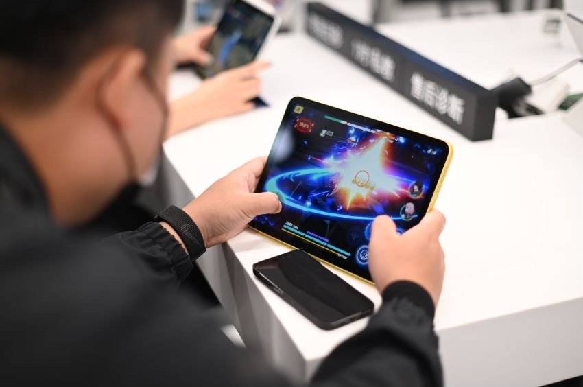封面测评丨用iPad 玩《崩坏 3》，游戏体验能否一键拉满？