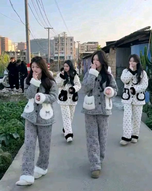 什么情况，这是单位发的冬装吗。