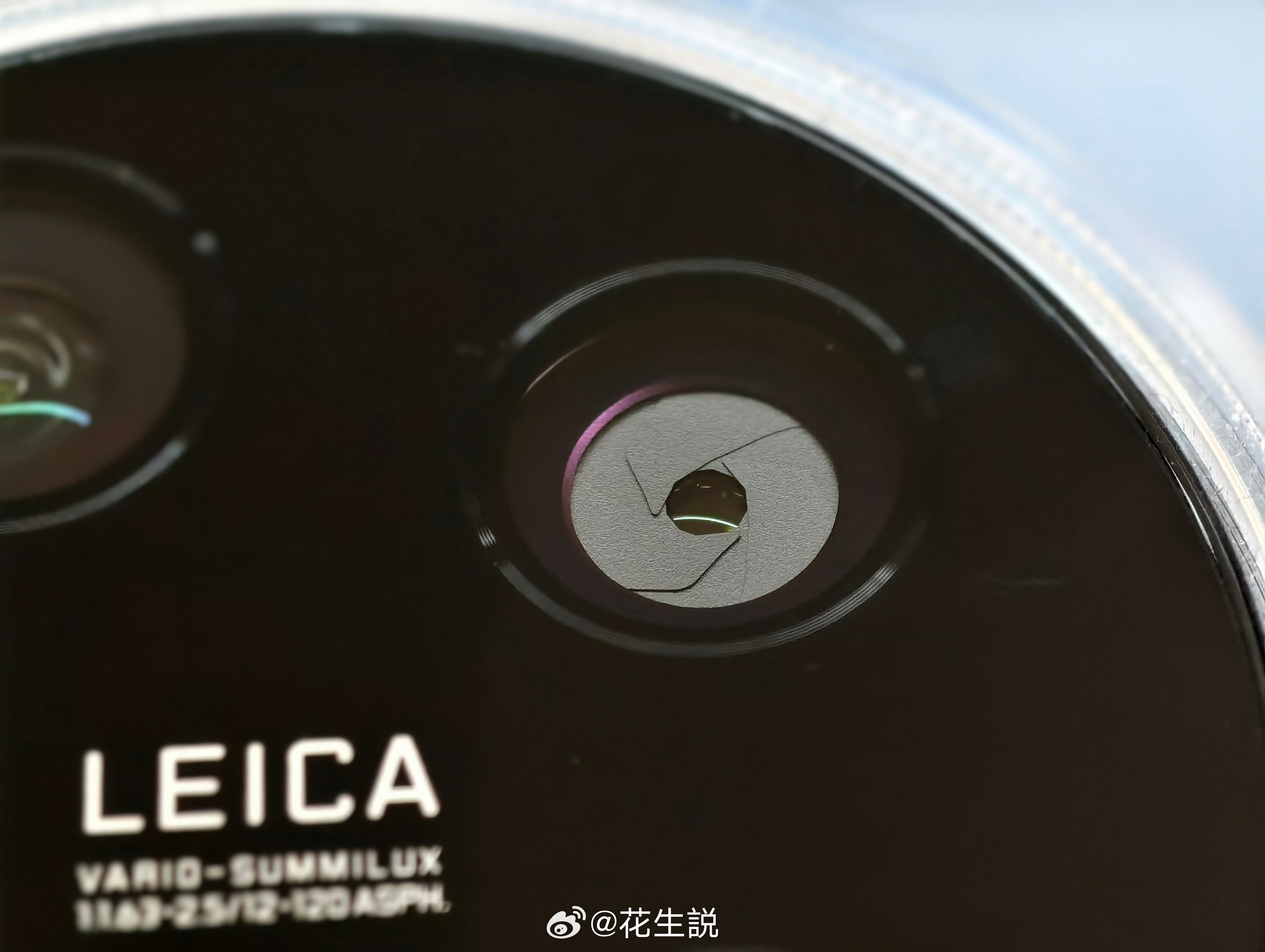 搭载可变光圈的手机里面，小米14 Pro/Ultra的1024无级可变光圈应该是