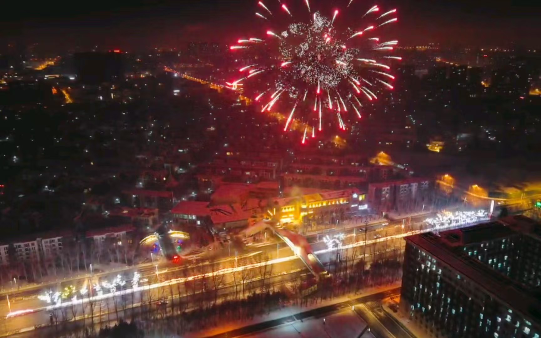 长春新年仪式感拉满了   的确在长春过新年那也是挺不错的呀，这一次新年的仪式感真