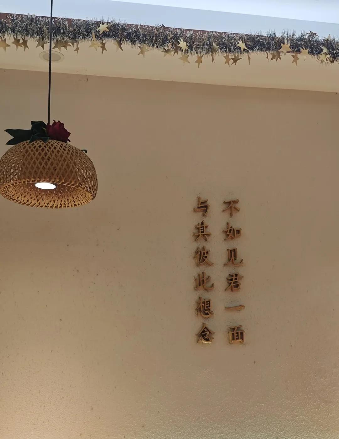 体育西小区现煮汤底测评
我去的这家小店在体育西小区天河南一路六运三街的小巷里。整