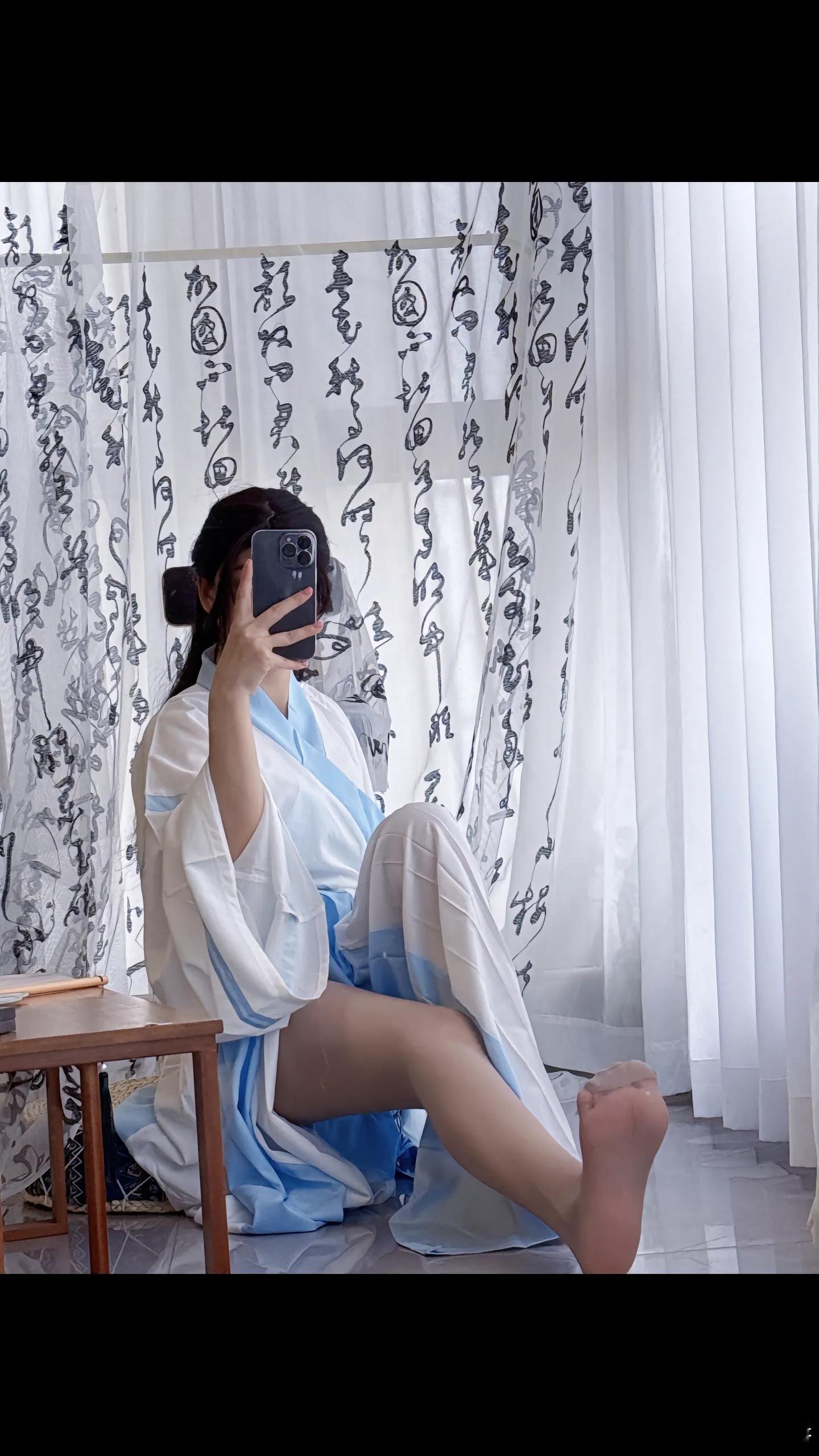 古风汉服配丝袜，可爱又性感～ ​​​