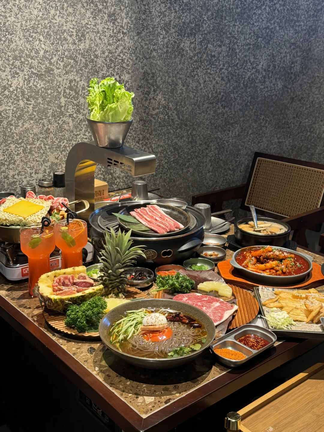 贵阳旅游必吃 花果园一站式打卡封神店