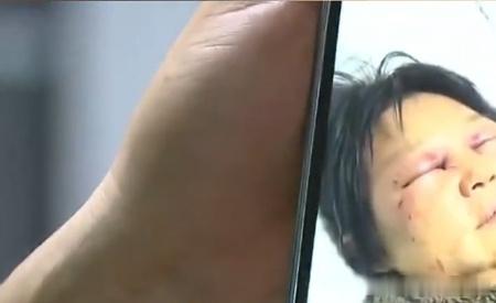 这词条看很久都看不明白。自己当爹，娶媳妇生孩子。自己的老婆打了自己的妈，到把妈肋