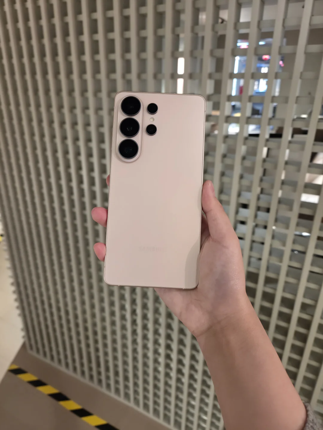 三星S26 Ultra这个外观真的长在我的审美点上，拿在手里就感觉特别...