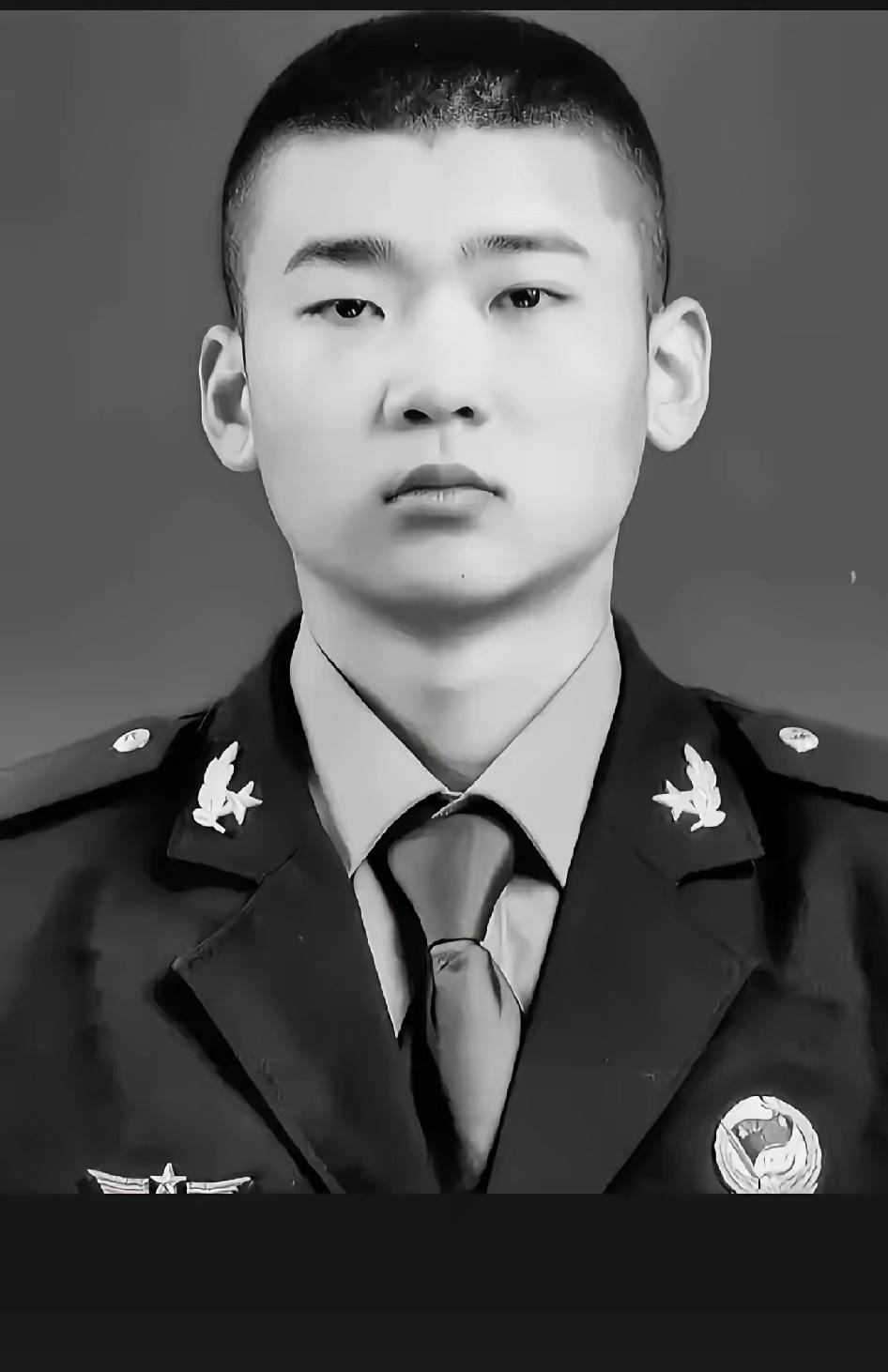 21岁山东00后空降兵王坤，入伍仅2年拿到首跳勇士，却在2024年5月14日在普