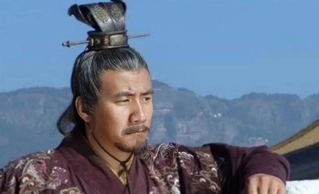 南京郊外，秋猎正酣，林木萧瑟间，一黑熊突现，引得众将争相追逐。朱元璋高声下令：“