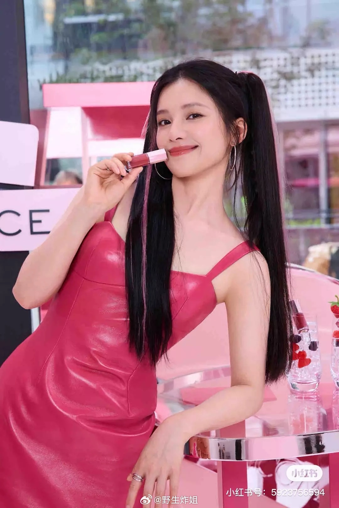 张婧仪就是不适合装嫩的这种，她适合明媚大气一点的妆造 ​​​