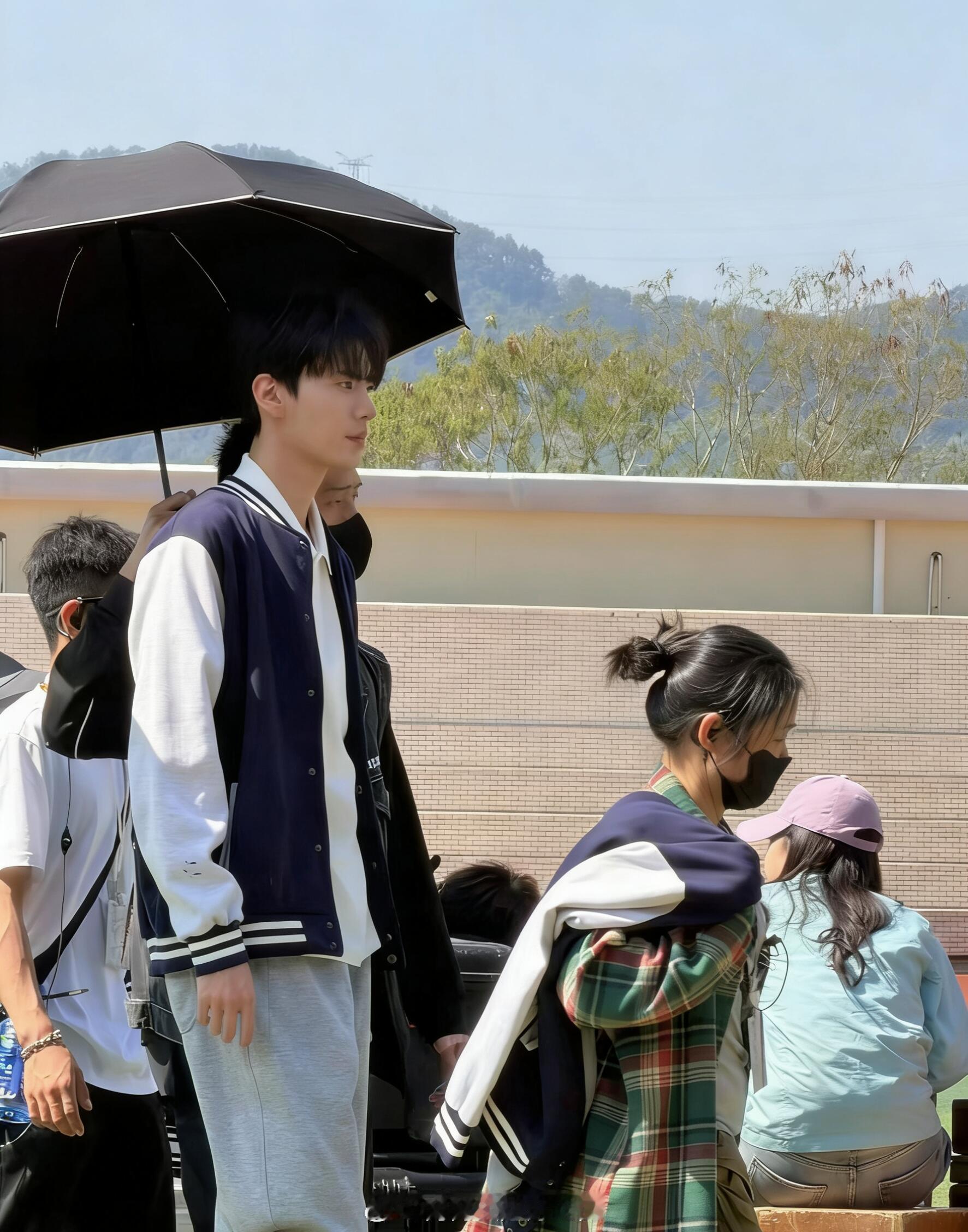 毕雯珺，一枚被同学们围观的校草大人