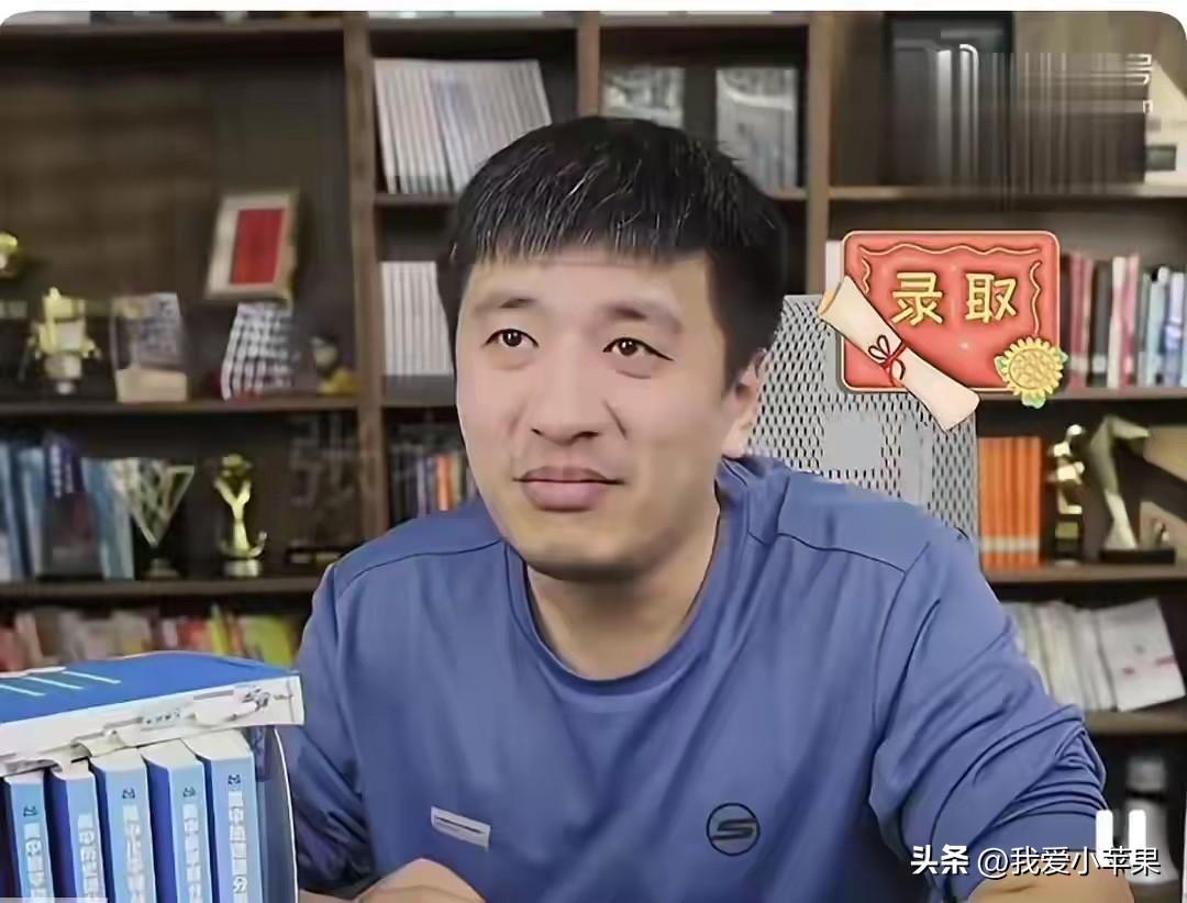 昨晚，对面的小区不到11点就全部关灯了。张雪峰昨日离世，说是心源性猝死，主要原因