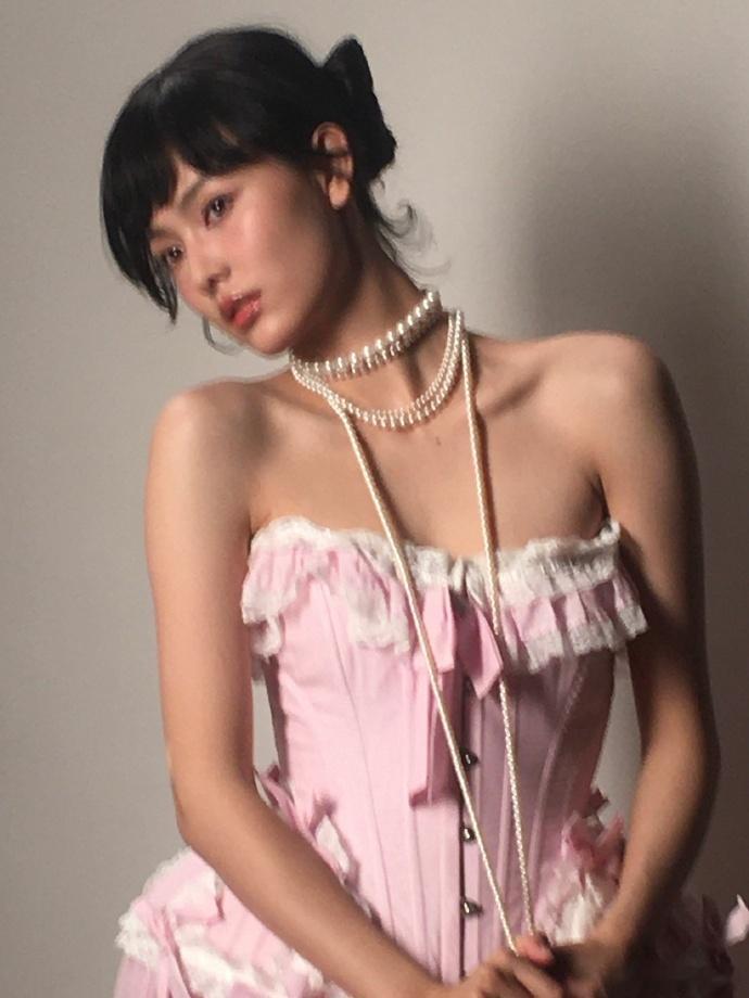 赵佳丽豆包式营业赵佳丽在逃公主  上海迪士尼十周年庆典精彩不断，赵佳丽认真营业、