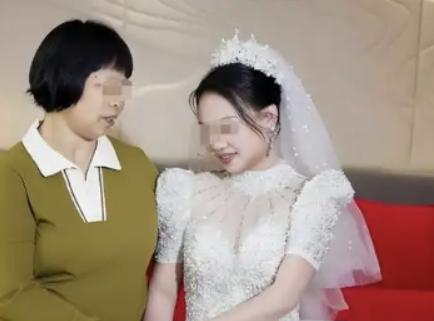 山东青岛，女子拼车的时候认识了一个男子，两人后来坠入爱河。女子怀孕了想结婚，男子