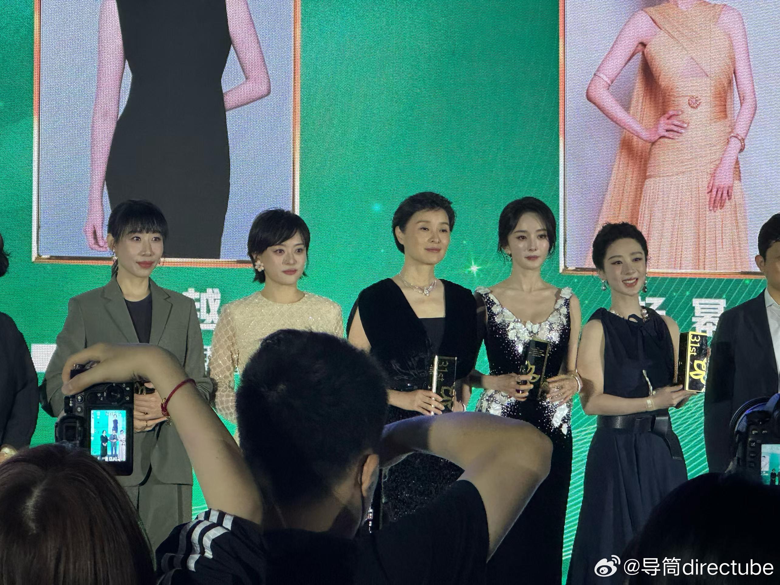 五位视后提名者孙俪，任素汐，杨幂，杨紫，吴越亮相白玉兰提名晚宴