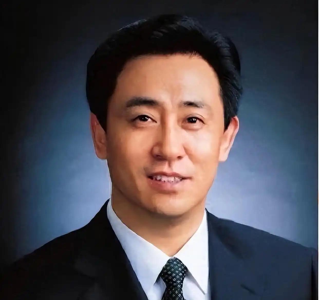 许家印在里面待了930天，上法庭就认罪悔罪了。有很多人就好奇了，许家印怎么就这么