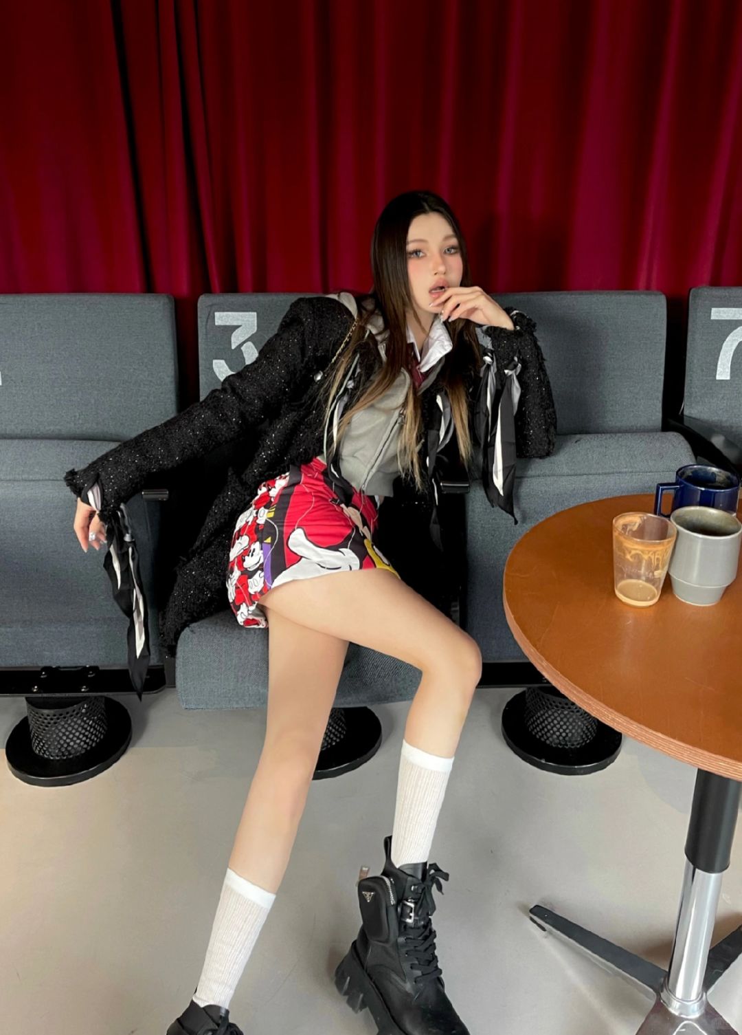 𝙲𝚘𝚏𝚏𝚎𝚎 𝚊𝚝 𝚝𝚑𝚎 𝚝𝚑𝚎𝚊𝚝𝚎𝚛？