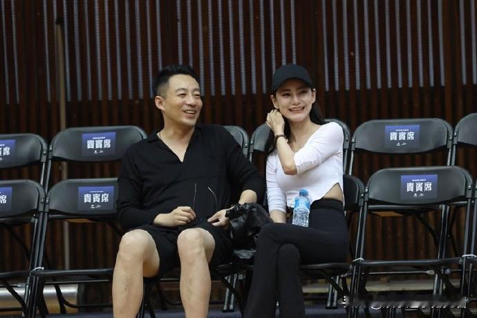 汪小菲究竟有爱马晓梅啊。

5月27日刚结婚就迫不及待晒出两人的结婚证了，还故意