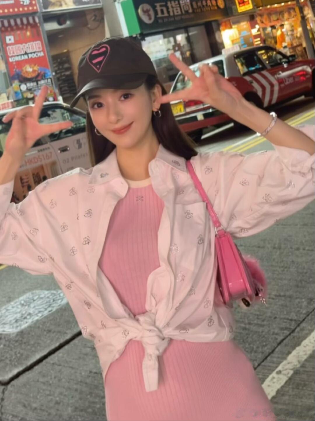 方媛挺孕肚街拍方媛孕期状态 方媛挺孕肚街拍，怀三胎孕期状态超好！ ​​​