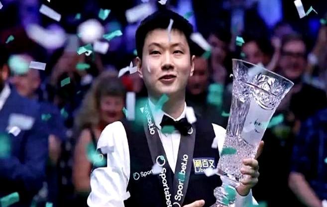 刚拿34万英镑冠军就冲10万赛事 球迷骂赵心童掉价
 
他刚10-7干翻希金斯 