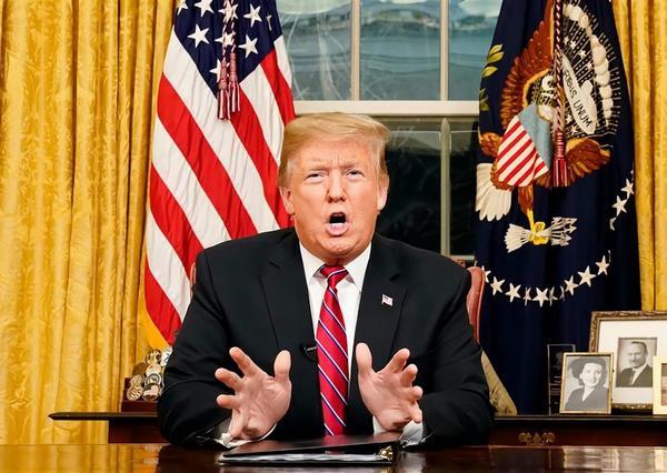 这个世界上还有特朗普不敢做的事吗？他竟然亲自批准制作印有自己头像的24K金币。美