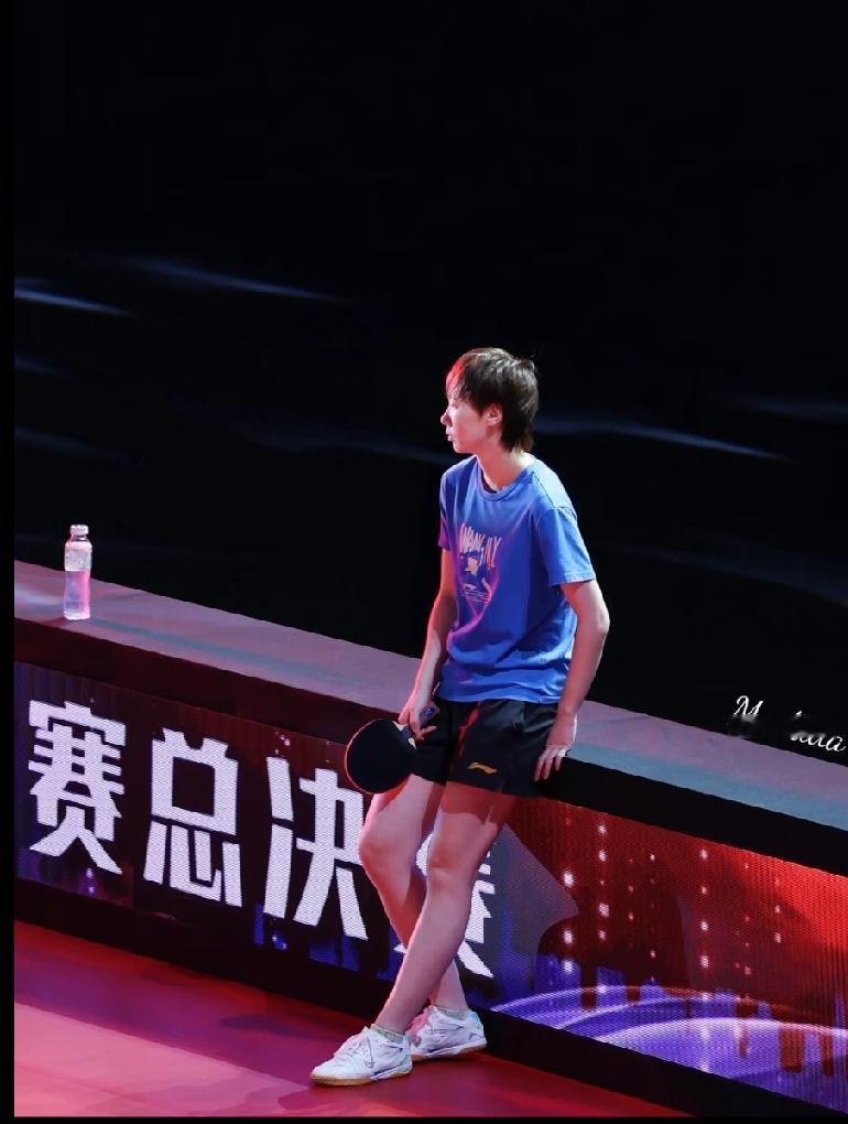 曼昱，赛场上无论听到什么不和谐的声音，都请你置之度外专注去打球吧，她们的目的很简