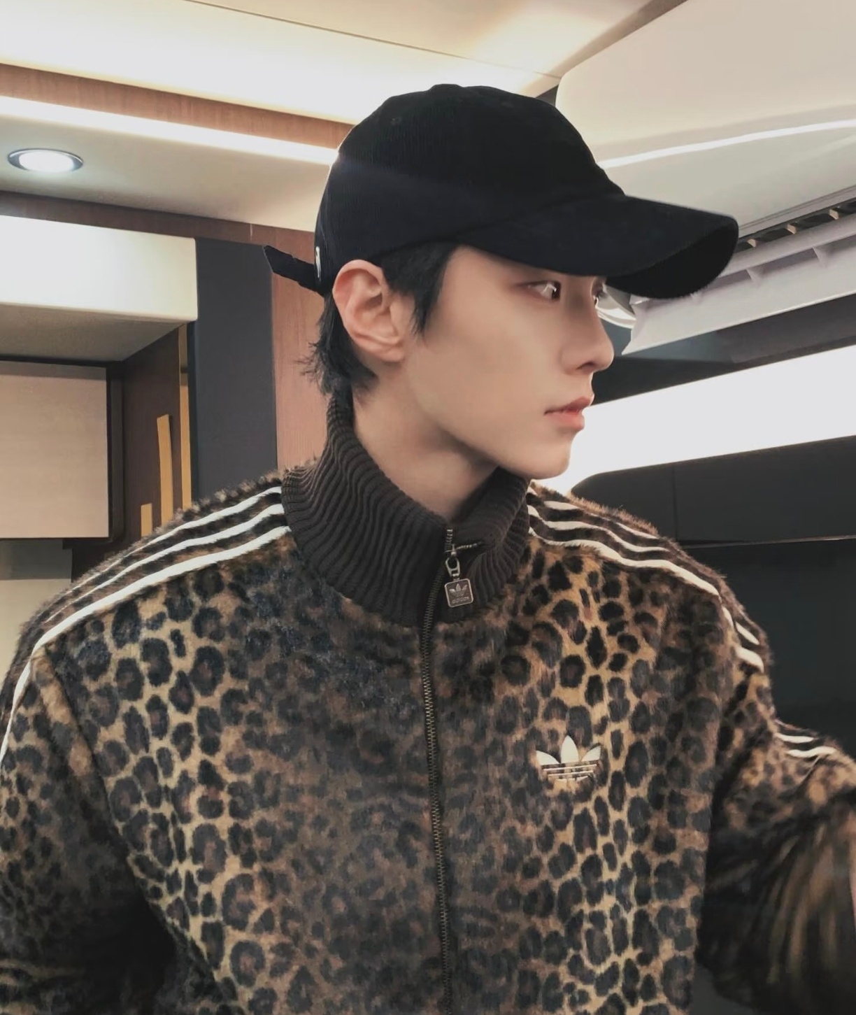 阿迪达斯满分男李现 王鹤棣 何与 