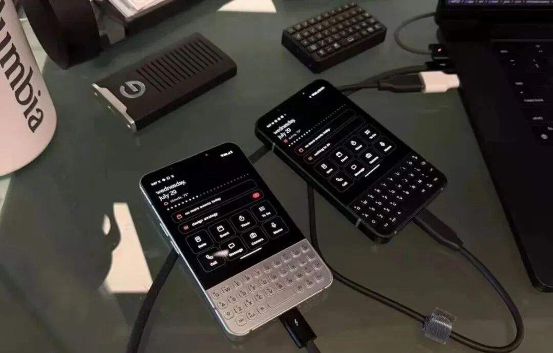 小众全键盘手机赛道迎来新选手Minimal Phone2，外观金属中框+纯平背板