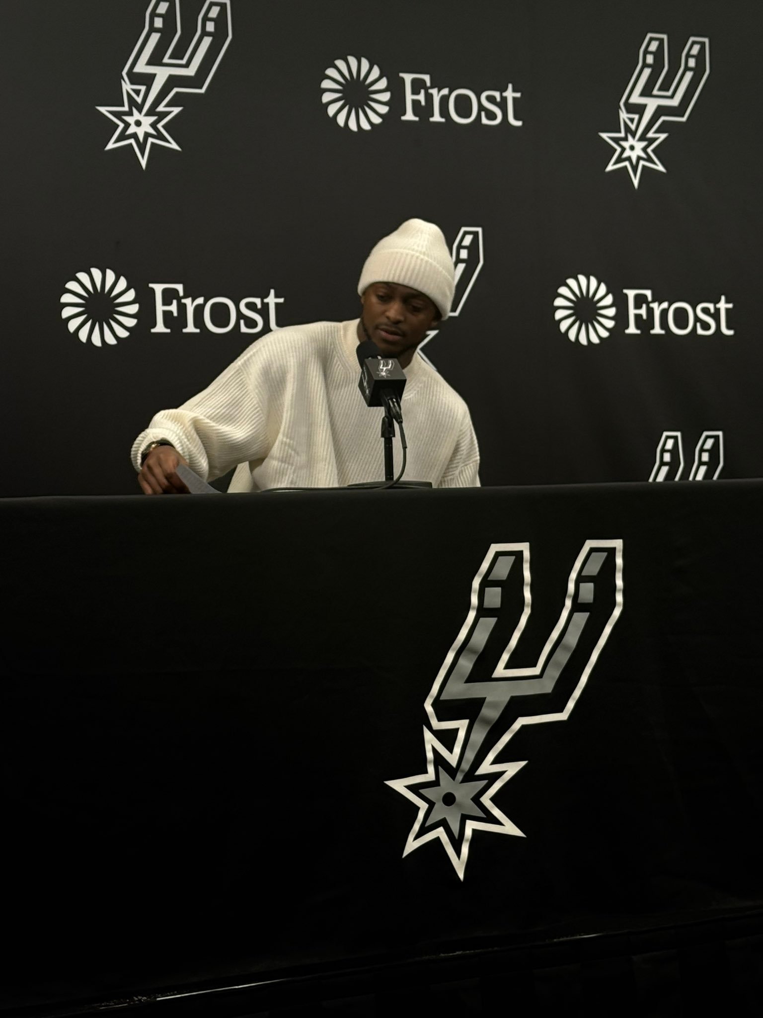 福克斯谈到今夜胜利的重要性：“我们原本很可能遭遇主场三连败……全明星周末前夕的这