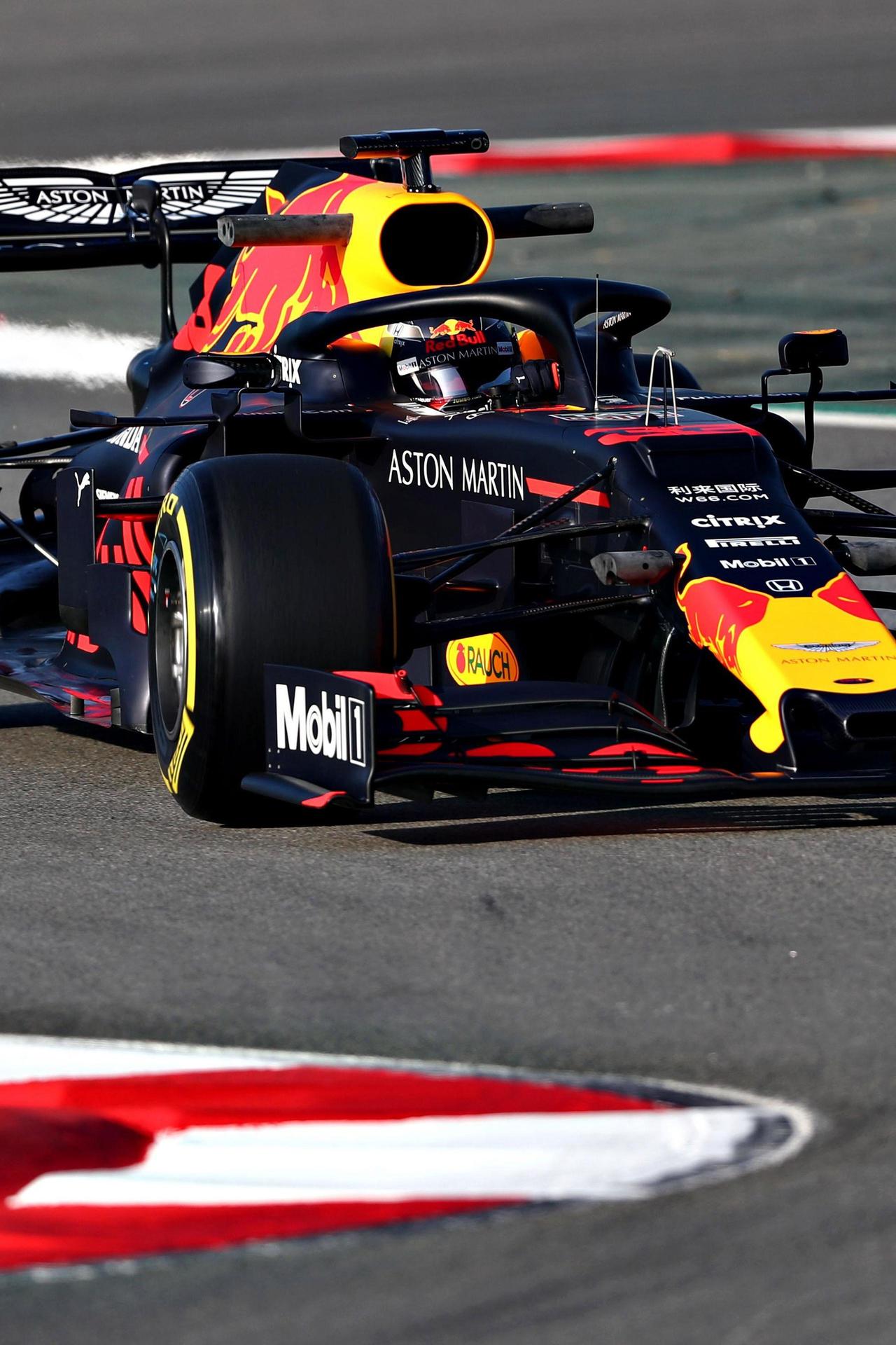 F1新规允许赛季中升级引擎，中游车队的机会来了
以前F1引擎规格是冻结的，一整个