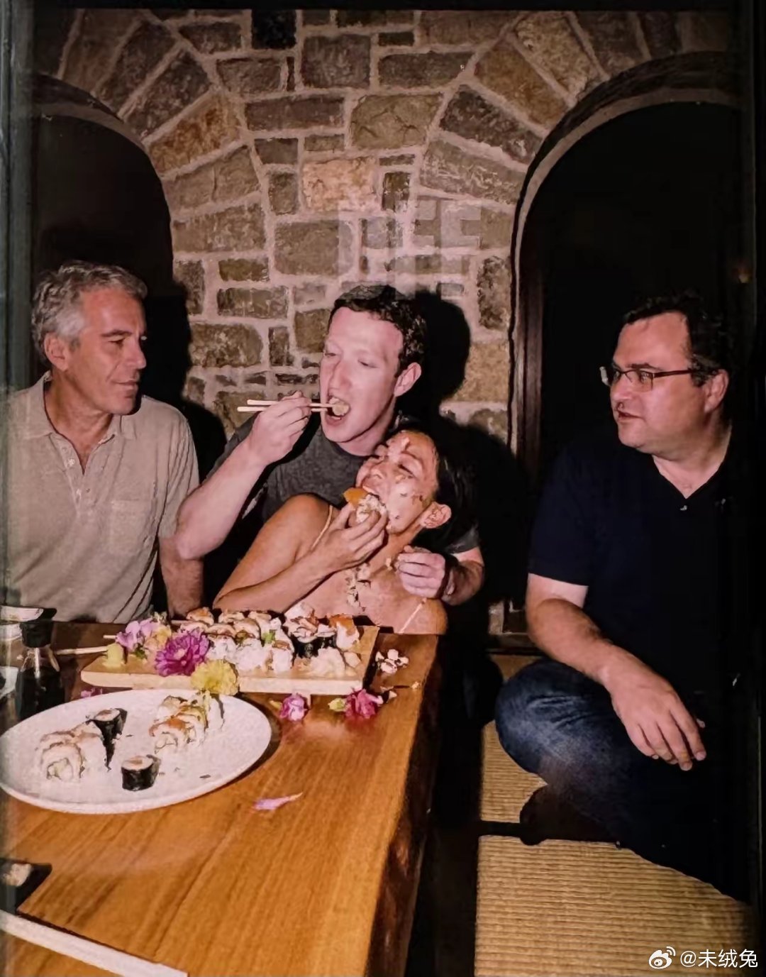 爱泼斯坦、扎克伯格喂食寿司图片竟然是ai的 