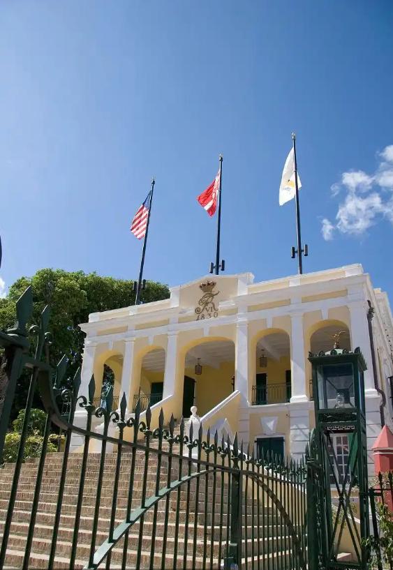 现在的丹麦比立陶宛都要狠，立陶宛为了投靠老美，只是得罪东方大国和俄罗斯，丹麦现在